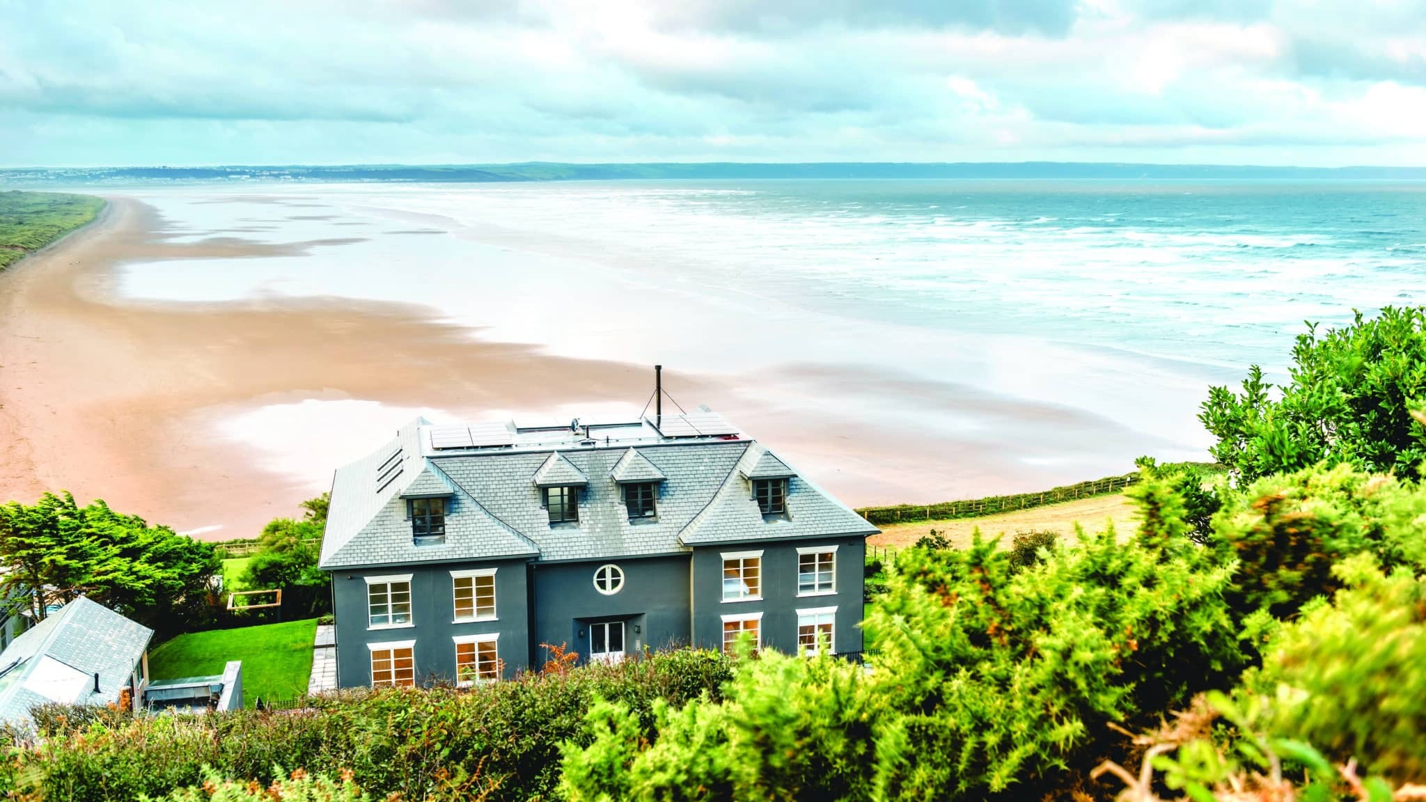 Wave catching at Saunton Sands