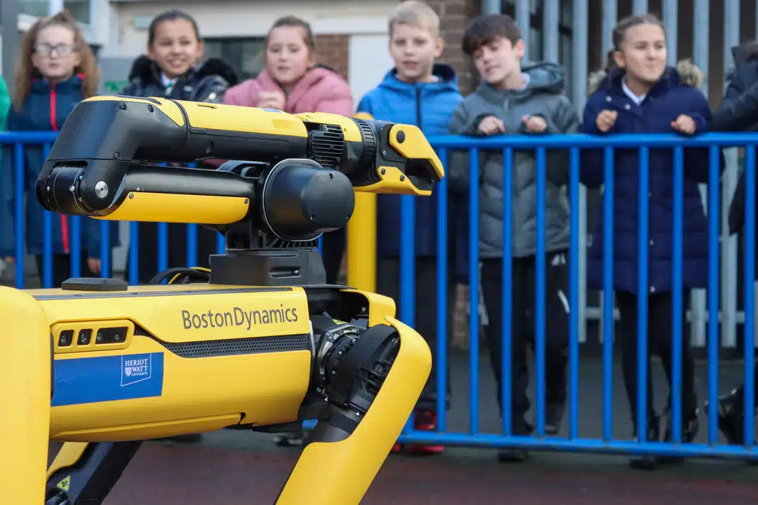 Schools to robot with National Robotarium campaign