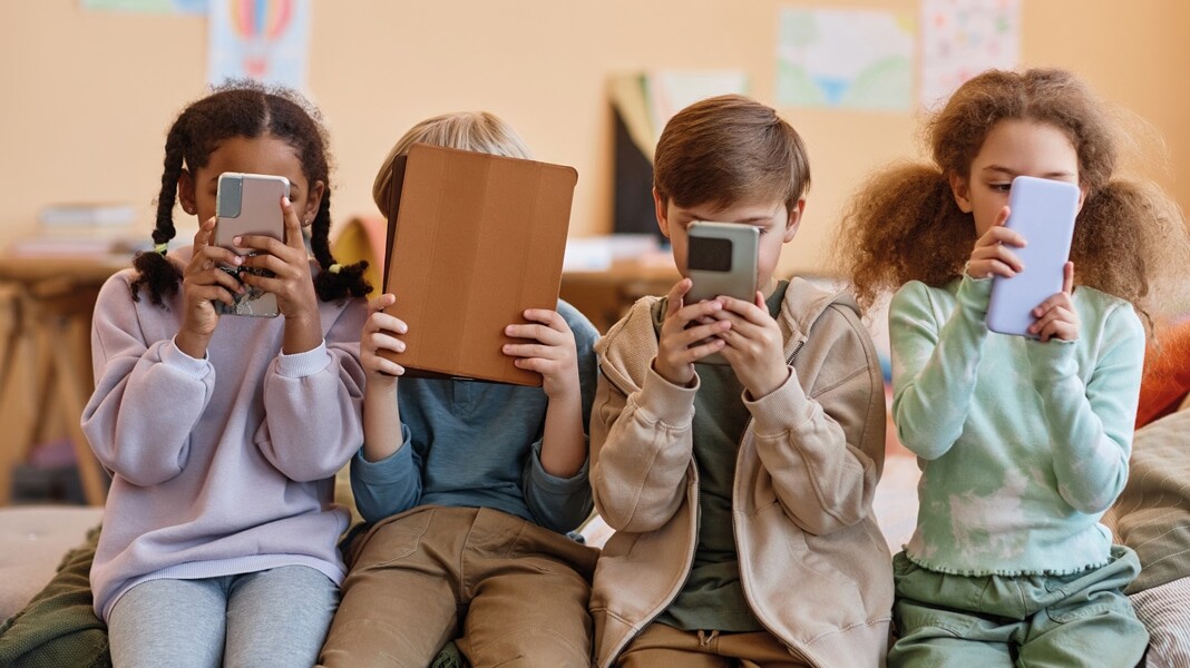 Phone-free childhood